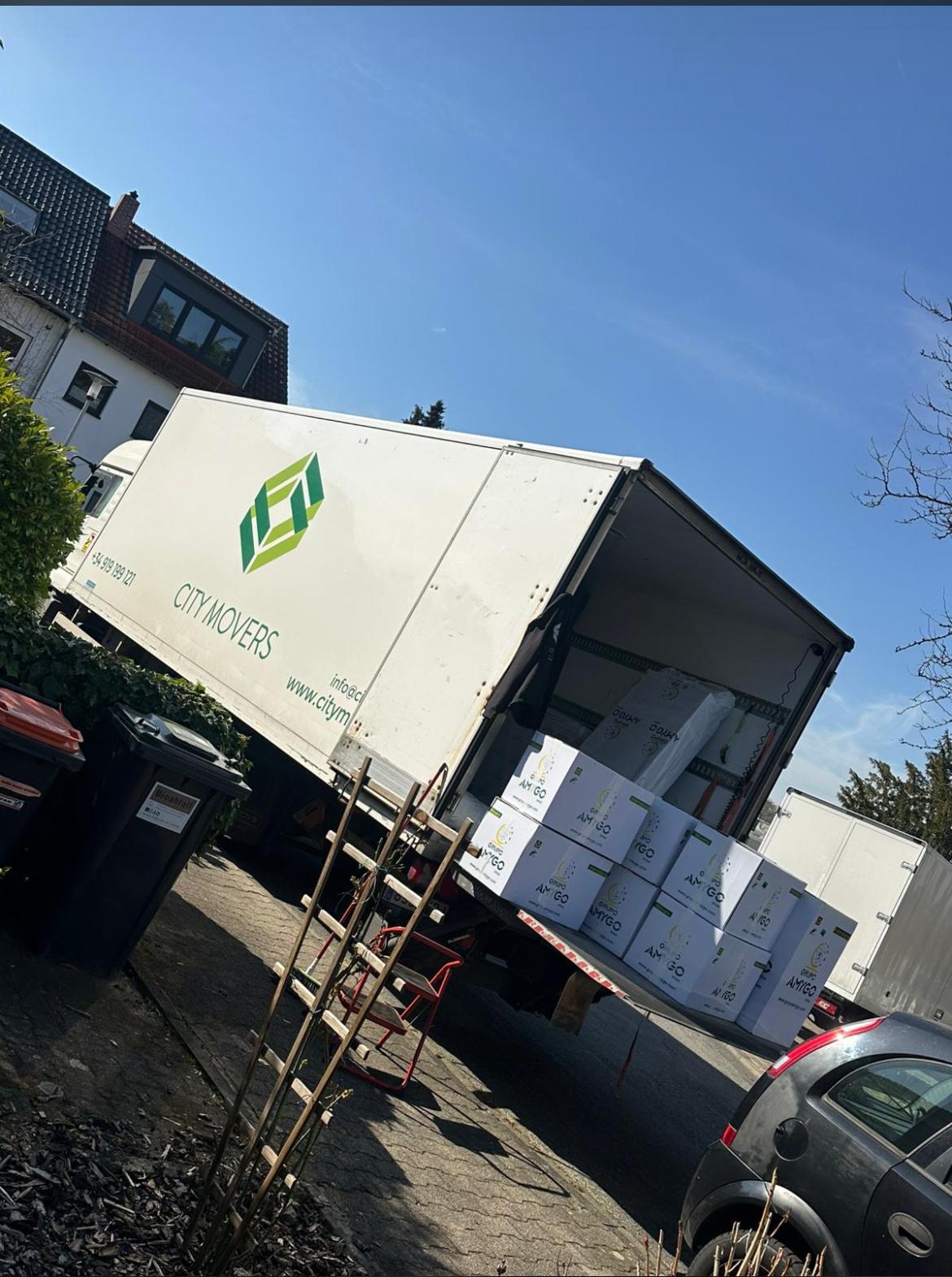 Camión de City Movers realizando un grupaje de mudanzas a Europa